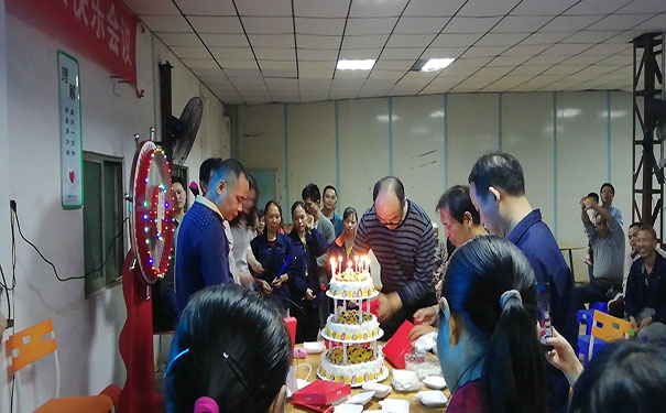 同進家人歡慶生日 同進家人歡慶生日